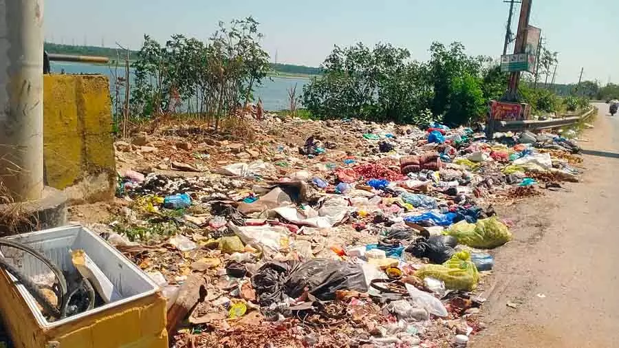 Kunigal : डोड्डाकेरे, चिक्ककेरे ओडाली के लिए कचरा Kunigal : डोड्डाकेरे, चिक्ककेरे ओडाली के लिए कचरा