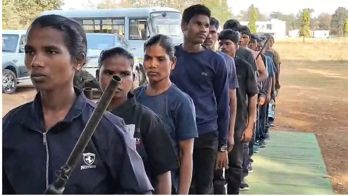 मुख्यधारा की ओर लौटता विश्वास, बीजापुर में 30 माओवादी कैडरों के सरेंडर पर CM साय का बयान मुख्यधारा की ओर लौटता विश्वास, बीजापुर में 30 माओवादी कैडरों के सरेंडर पर CM साय का बयान