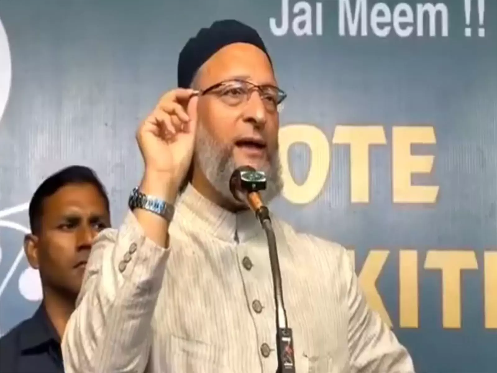 असदुद्दीन ओवैसी ने मिया मुस्लिम टिप्पणी पर असम के CM की आलोचना की असदुद्दीन ओवैसी ने मिया मुस्लिम टिप्पणी पर असम के CM की आलोचना की