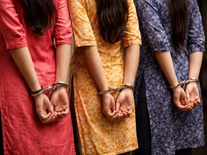 Tripura में बच्ची के खिलाफ क्रूरता, पुलिस ने तीन महिलाओं को हिरासत में लिया Tripura में बच्ची के खिलाफ क्रूरता, पुलिस ने तीन महिलाओं को हिरासत में लिया