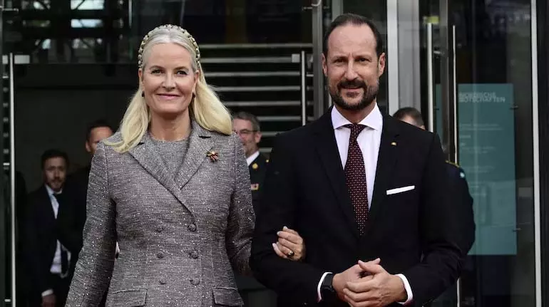 Norway की क्राउन प्रिंसेस ने माना कि एपस्टीन से दोस्ती एक गलती थी Norway की क्राउन प्रिंसेस ने माना कि एपस्टीन से दोस्ती एक गलती थी