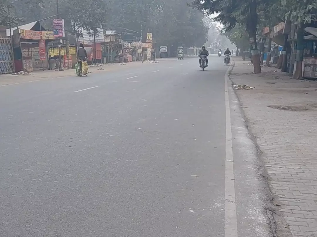 Farrukhabad: सर्दियों में ठंडी सड़क पर संडे बाजार से परेशानी Farrukhabad: सर्दियों में ठंडी सड़क पर संडे बाजार से परेशानी