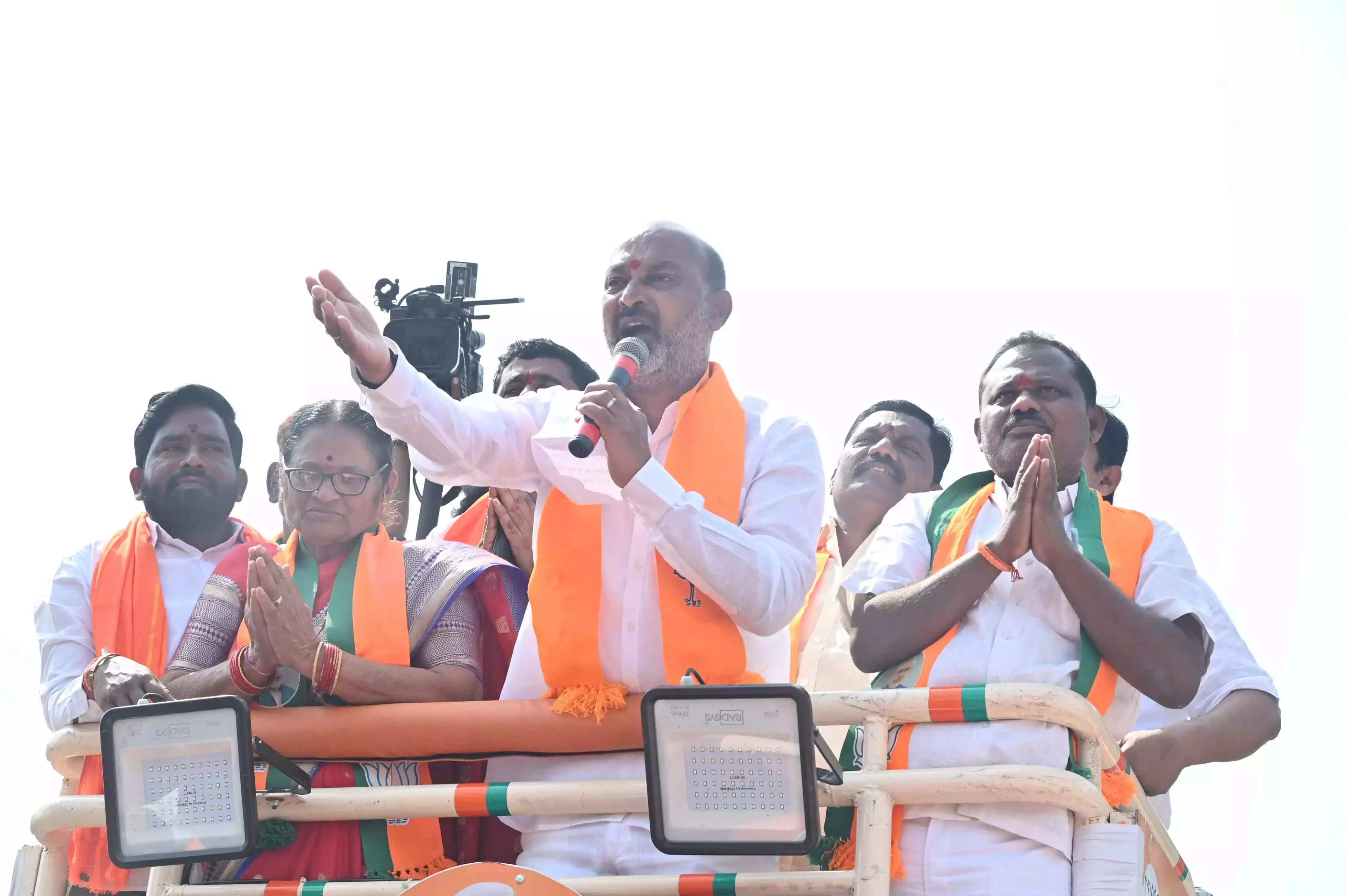 Bandi Sanjay ने करीमनगर निगम चुनाव में बीजेपी की मेयर जीत की संभावना जताई Bandi Sanjay ने करीमनगर निगम चुनाव में बीजेपी की मेयर जीत की संभावना जताई