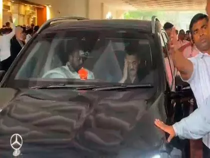सलमान खान ने मुंबई में RSS के शताब्दी समारोह में हिस्सा लिया सलमान खान ने मुंबई में RSS के शताब्दी समारोह में हिस्सा लिया