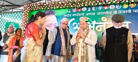 राजद कार्यालय में तेजस्वी यादव का भव्य स्वागत, बोले- आज उनका समय, हमारा दौर आएगा राजद कार्यालय में तेजस्वी यादव का भव्य स्वागत, बोले- आज उनका समय, हमारा दौर आएगा