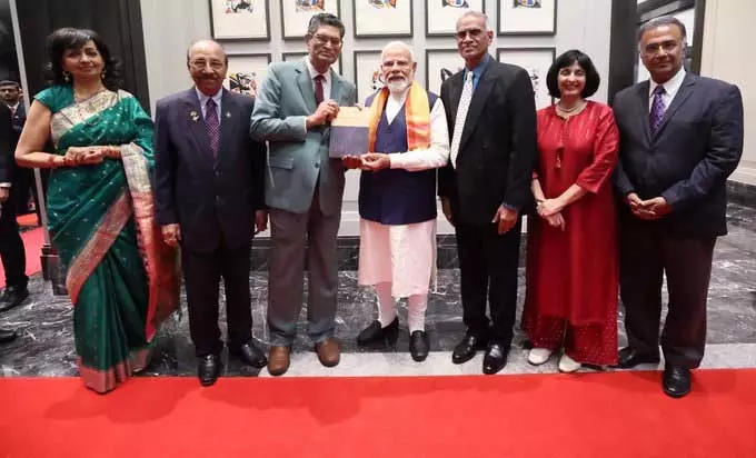 PM Modi को भारतीय संस्कृति और संस्कृत पर पुस्तक भेंट की PM Modi को भारतीय संस्कृति और संस्कृत पर पुस्तक भेंट की