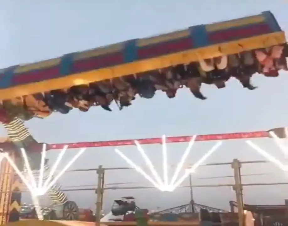 LIVE VIDEO: सूरजकुंड मेले में झूला हादसा, पुलिस इंस्पेक्टर की मौत, 12 लोग घायल LIVE VIDEO: सूरजकुंड मेले में झूला हादसा, पुलिस इंस्पेक्टर की मौत, 12 लोग घायल
