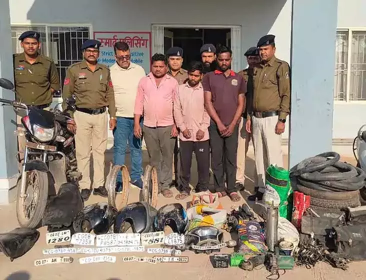 बाइक चोरी का बड़ा खुलासा: मैकेनिक बनकर चोरी, गिरोह के 4 आरोपी गिरफ्तार बाइक चोरी का बड़ा खुलासा: मैकेनिक बनकर चोरी, गिरोह के 4 आरोपी गिरफ्तार