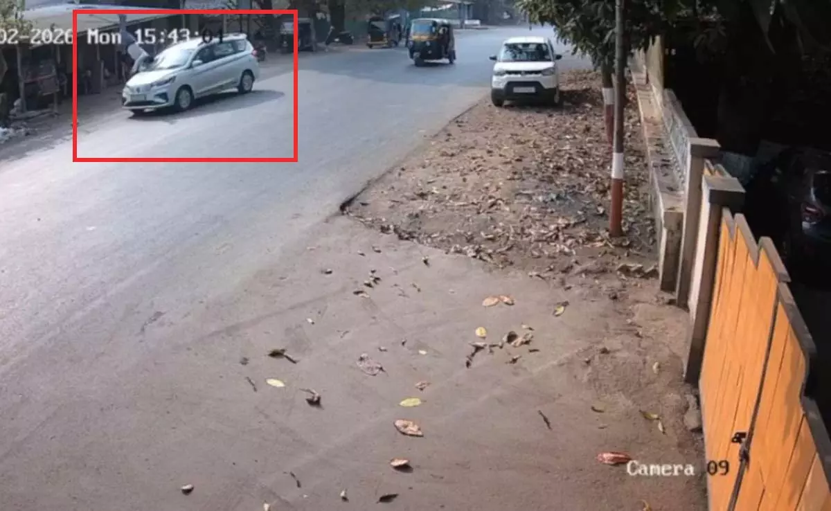 हिट एंड रन: तेज रफ्तार कार ने राहगीर को उड़ा दिया, चालक फरार हिट एंड रन: तेज रफ्तार कार ने राहगीर को उड़ा दिया, चालक फरार