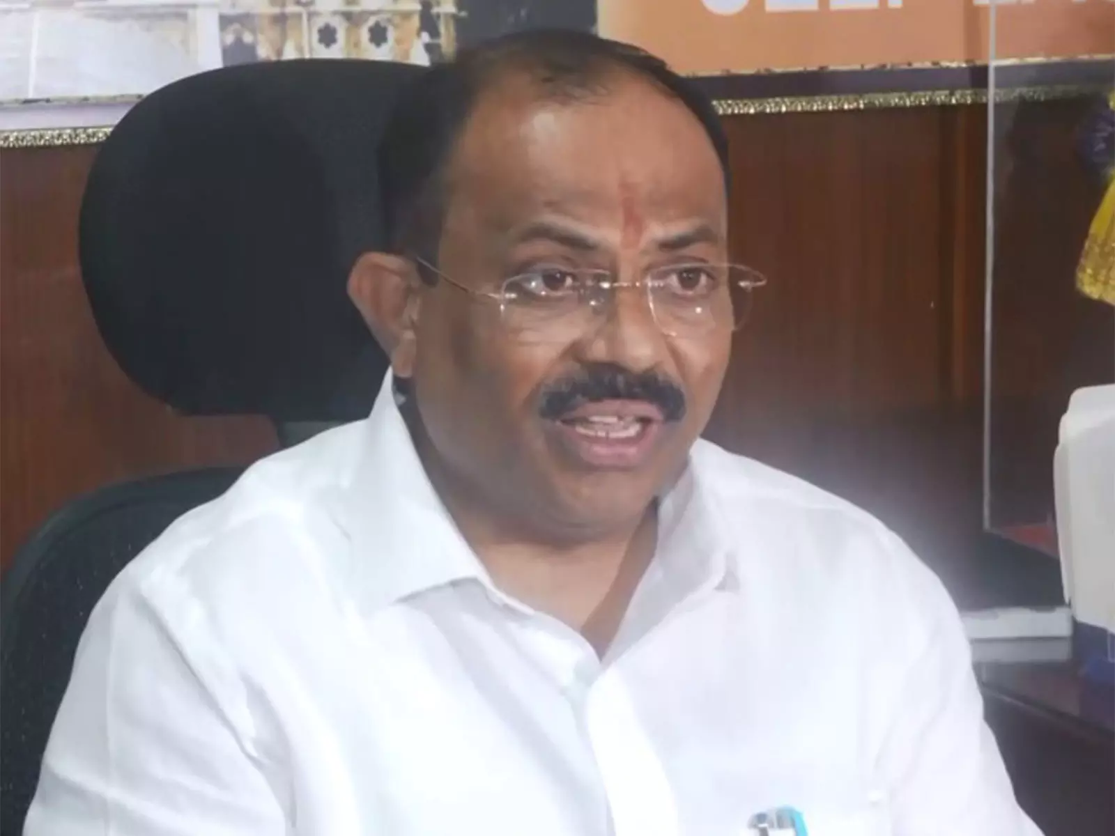 BJP ने किशोरी पेडनेकर का बीएमसी में विपक्ष के नेता के रूप में किया स्वागत BJP ने किशोरी पेडनेकर का बीएमसी में विपक्ष के नेता के रूप में किया स्वागत
