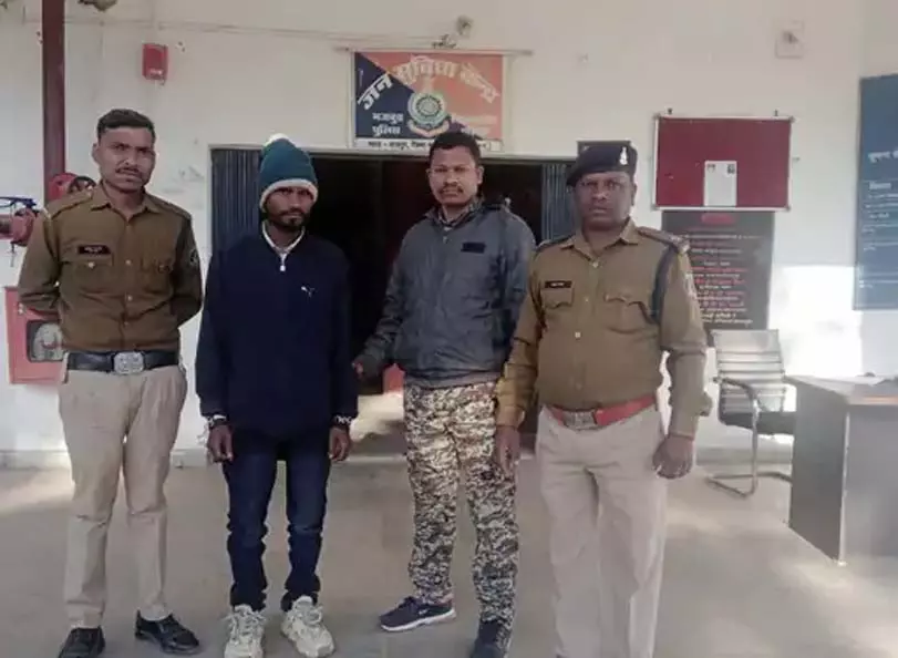 ग्रामीण किसान से ठगी का खुलासा: राजपुर पुलिस ने 49 हजार की धोखाधड़ी में एक आरोपी को दबोचा ग्रामीण किसान से ठगी का खुलासा: राजपुर पुलिस ने 49 हजार की धोखाधड़ी में एक आरोपी को दबोचा