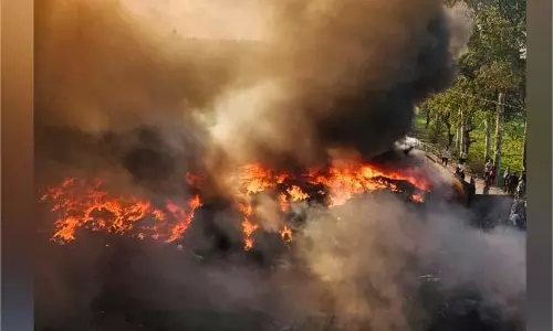 Jalandhar : रिहायशी इलाके में गोदाम में भीषण आग Jalandhar : रिहायशी इलाके में गोदाम में भीषण आग