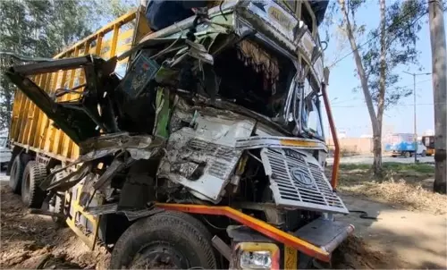 Haryana:   ट्रक व पिकअप  में भीषण टक्कर, दोनों चालक घायल