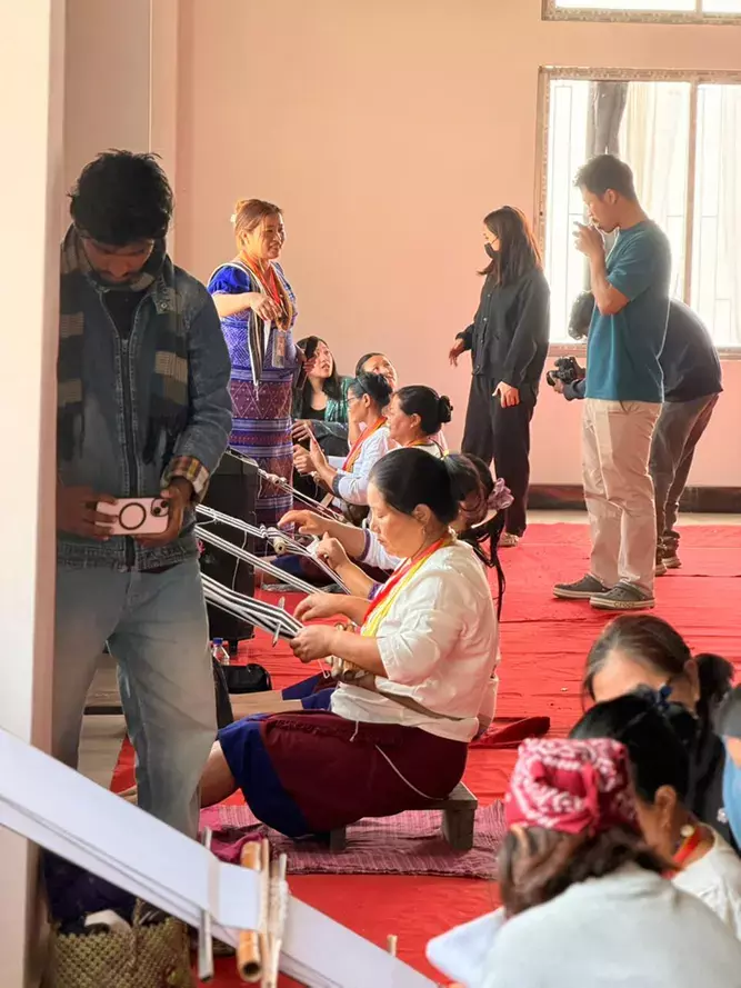 Arunachal: अरुणाचल रनवे 4.0 ने विशेष बुनाई सत्र आयोजित किया Arunachal: अरुणाचल रनवे 4.0 ने विशेष बुनाई सत्र आयोजित किया