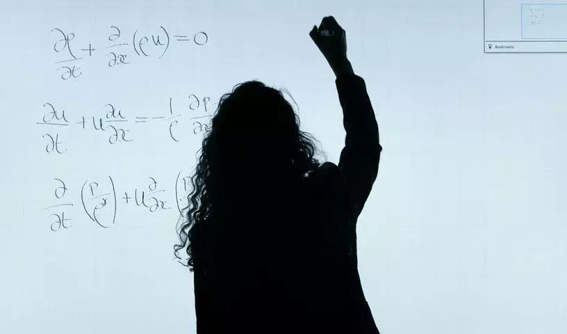 Gujarat के पंचमहल में देर से आने पर 12वीं के छात्र ने टीचर को थप्पड़ मारा