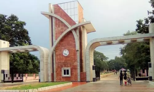 Odisha: संबलपुर यूनिवर्सिटी ने गलत व्यवहार के आरोप में रिसर्च गाइड को सस्पेंड कर दिया Odisha: संबलपुर यूनिवर्सिटी ने गलत व्यवहार के आरोप में रिसर्च गाइड को सस्पेंड कर दिया