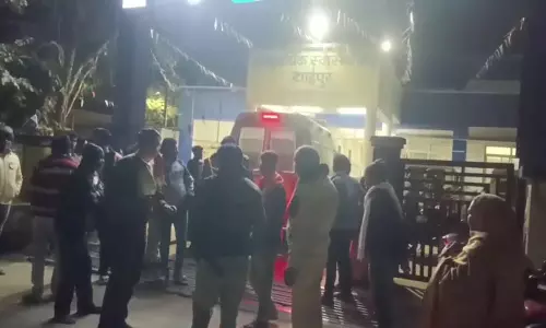 पति-पत्नी को ट्रक ने रौंदा, मौके पर दोनों की मौत, अनाथ हुई मासूम बच्ची