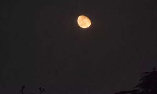 चांद पर स्मार्टफोन चला सकेंगे अंतरिक्ष यात्री, NASA ने दी जानकारी चांद पर स्मार्टफोन चला सकेंगे अंतरिक्ष यात्री, NASA ने दी जानकारी
