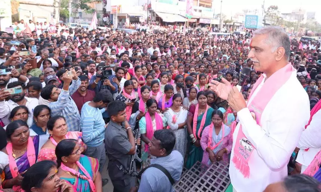 लोग कांग्रेस शासन की असलियत देख रहे हैं: हरीश लोग कांग्रेस शासन की असलियत देख रहे हैं: हरीश