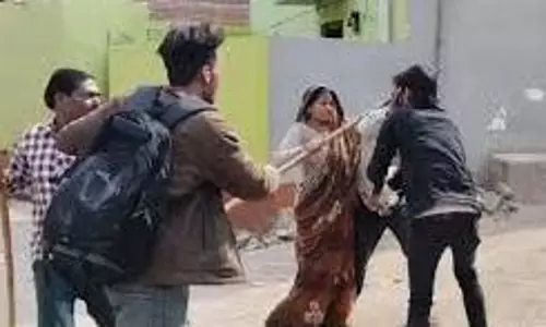Hardoi: स्मार्ट मीटर लगाने के नाम पर गुंडई Hardoi: स्मार्ट मीटर लगाने के नाम पर गुंडई