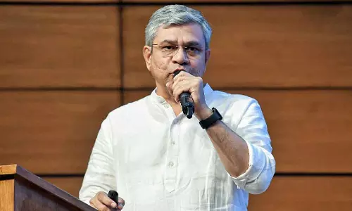 बेहतर सुरक्षा और टेक्नोलॉजी अपग्रेड के कारण ट्रैक के काम के दौरान रेलवे कर्मचारियों की मौत में 66% की कमी आई : Union Minister