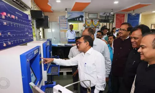 Central रेलवे के जीएम प्रतीक गोस्वामी ने दौंड-लोनावला सेक्शन में बड़े पैमाने पर सुरक्षा निरीक्षण किया Central रेलवे के जीएम प्रतीक गोस्वामी ने दौंड-लोनावला सेक्शन में बड़े पैमाने पर सुरक्षा निरीक्षण किया