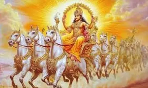 Surya Chalisa: रविवार को सूर्य देव को जल अर्घ्य करने के बाद करें ये कार्य Surya Chalisa: रविवार को सूर्य देव को जल अर्घ्य करने के बाद करें ये कार्य