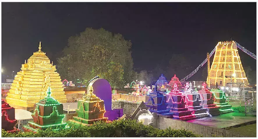 Andhra: श्रीशैलम 11 दिन के महाशिवरात्रि ब्रह्मोत्सव के लिए तैयार है Andhra: श्रीशैलम 11 दिन के महाशिवरात्रि ब्रह्मोत्सव के लिए तैयार है