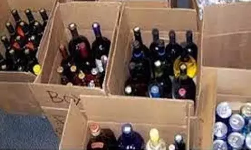 Haryana: सॉफ्ट ड्रिंक की बोतलों में देसी लिकर, पुलिस ने किया भंडाफोड़ Haryana: सॉफ्ट ड्रिंक की बोतलों में देसी लिकर, पुलिस ने किया भंडाफोड़