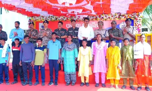 Niranjan राउत, उनकी पत्नी समेत 15 कट्टर माओवादियों ने ओडिशा पुलिस के सामने सरेंडर किया