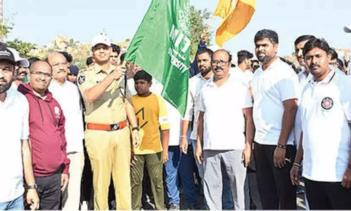 MITS और अन्नामय्या पुलिस ने ड्रग्स के गलत इस्तेमाल के बारे में जागरूकता बढ़ाने के लिए 3k रन का आयोजन किया
