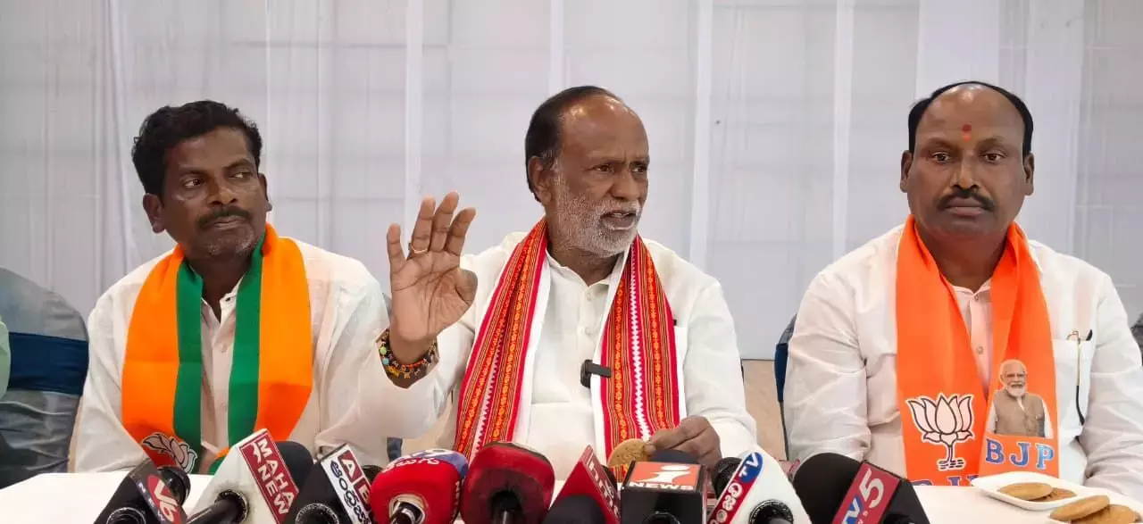 MP Dr. K. लक्ष्मण ने कांग्रेस और बीआरएस पर तेलंगाना को धोखा देने का आरोप लगाया MP Dr. K. लक्ष्मण ने कांग्रेस और बीआरएस पर तेलंगाना को धोखा देने का आरोप लगाया