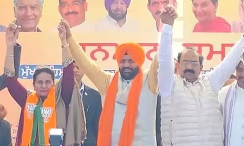Haryana के सीएम नायब सैनी ने पगड़ी पहनी, वोटरों को लुभाने के लिए पंजाबी में बात की Haryana के सीएम नायब सैनी ने पगड़ी पहनी, वोटरों को लुभाने के लिए पंजाबी में बात की