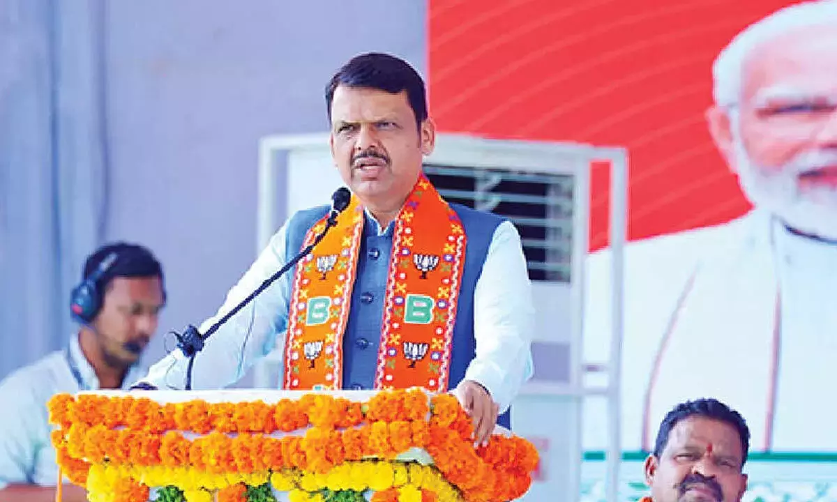 कांग्रेस और BRS ने तेलंगाना को वित्तीय संकट में धकेला: फडणवीस कांग्रेस और BRS ने तेलंगाना को वित्तीय संकट में धकेला: फडणवीस