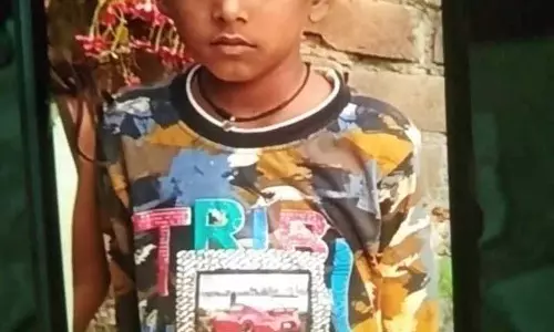 Ludhiana: 3 दिन से लापता 9 साल के लड़के का शव झाड़ियों में मिला, गला कटा Ludhiana: 3 दिन से लापता 9 साल के लड़के का शव झाड़ियों में मिला, गला कटा