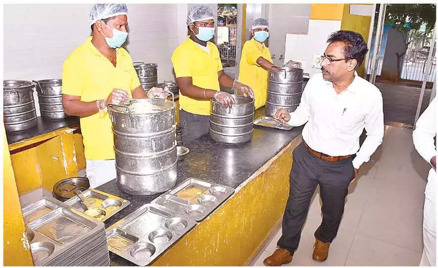 Andhra: अधिकारियों को क्वालिटी से समझौता न करने को कहा गया Andhra: अधिकारियों को क्वालिटी से समझौता न करने को कहा गया