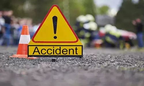 Kulgam में ट्रक खिसकने से ड्राइवर की मौत Kulgam में ट्रक खिसकने से ड्राइवर की मौत