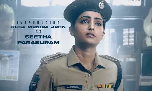Reba John ने विष्णु-स्टारर मृत्युंजय में सीता परशुराम की भूमिका निभाई Reba John ने विष्णु-स्टारर मृत्युंजय में सीता परशुराम की भूमिका निभाई
