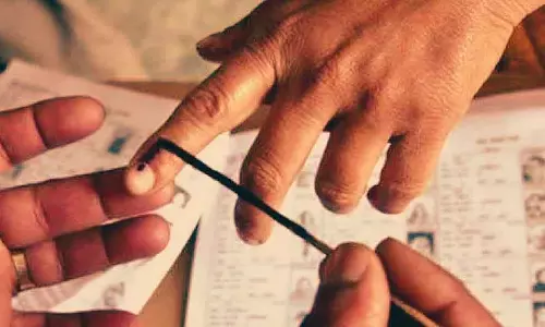 Pune जिला परिषद चुनाव में फर्जी वोटिंग से अफरातफरी; वाघोली के पास फर्जी आधार कार्ड के साथ छह लोग पकड़े गए