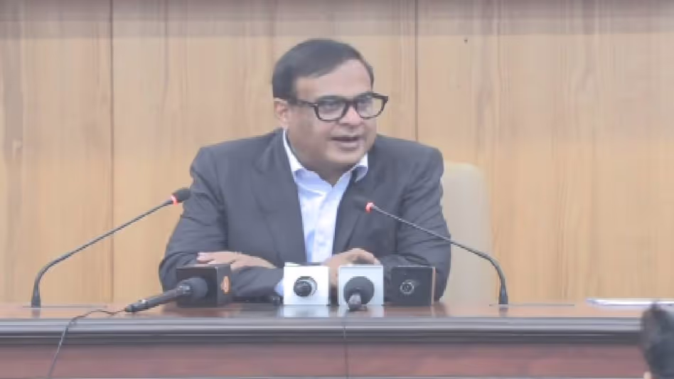 Assam के सीएम ने डीजीपी को सार्वजनिक जगह पर कथित अश्लील इशारे के लिए