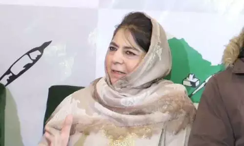 महबूबा ने Doda में बातचीत में डिविजनल स्टेटस और ट्रेन सेवा की मांग की महबूबा ने Doda में बातचीत में डिविजनल स्टेटस और ट्रेन सेवा की मांग की
