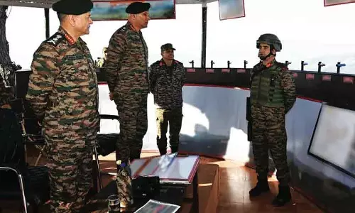 Poonch सेना प्रमुख ने पुंछ, राजौरी में नियंत्रण रेखा पर ऑपरेशनल तैयारियों की समीक्षा की