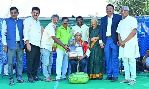 लेखकों की कब्रों को स्मारक का रूप दें: B.T. Lalitha Naik लेखकों की कब्रों को स्मारक का रूप दें: B.T. Lalitha Naik