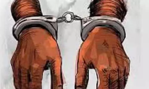 CHENNAI: 2.85 करोड़ रुपये के गबन के आरोप में तनुवास के कर्मचारी को गिरफ्तार किया गया CHENNAI: 2.85 करोड़ रुपये के गबन के आरोप में तनुवास के कर्मचारी को गिरफ्तार किया गया