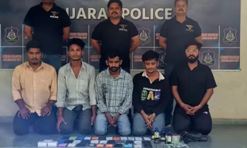 Ahmedabad क्राइम ब्रांच ने ई-कॉमर्स स्कैम का पर्दाफाश किया, पांच लोग गिरफ्तार Ahmedabad क्राइम ब्रांच ने ई-कॉमर्स स्कैम का पर्दाफाश किया, पांच लोग गिरफ्तार