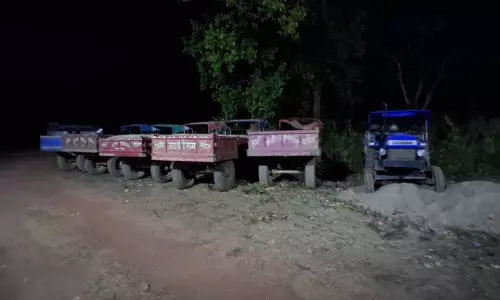 6 ट्रैक्टर जब्त, अवैध रेत परिवहन पर बड़ी कार्रवाई