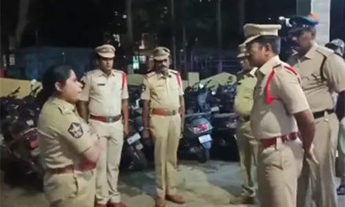 ASP दीक्षा ने नेल्लोर पुलिस स्टेशन का अचानक निरीक्षण किया