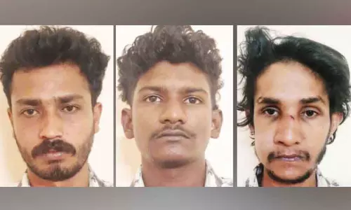 Kerala : घर पर विस्फोटक उपकरण फेंकने के मामले में तीन लोग गिरफ्तार Kerala : घर पर विस्फोटक उपकरण फेंकने के मामले में तीन लोग गिरफ्तार