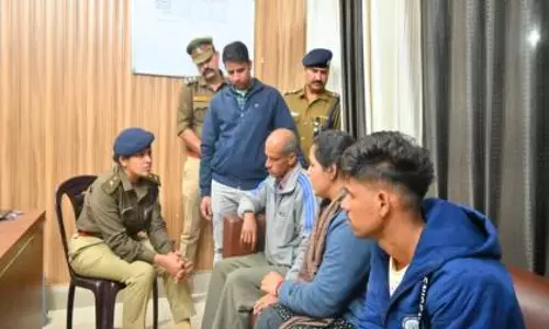 उत्तराखंड में महिला हत्याकांड, SP ने पीड़ित परिवार से की बातचीत उत्तराखंड में महिला हत्याकांड, SP ने पीड़ित परिवार से की बातचीत