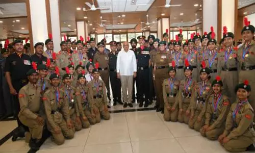 गणतंत्र दिवस परेड: गुजरात के NCC कैडेट्स को मुख्यमंत्री ने किया सम्मानित गणतंत्र दिवस परेड: गुजरात के NCC कैडेट्स को मुख्यमंत्री ने किया सम्मानित
